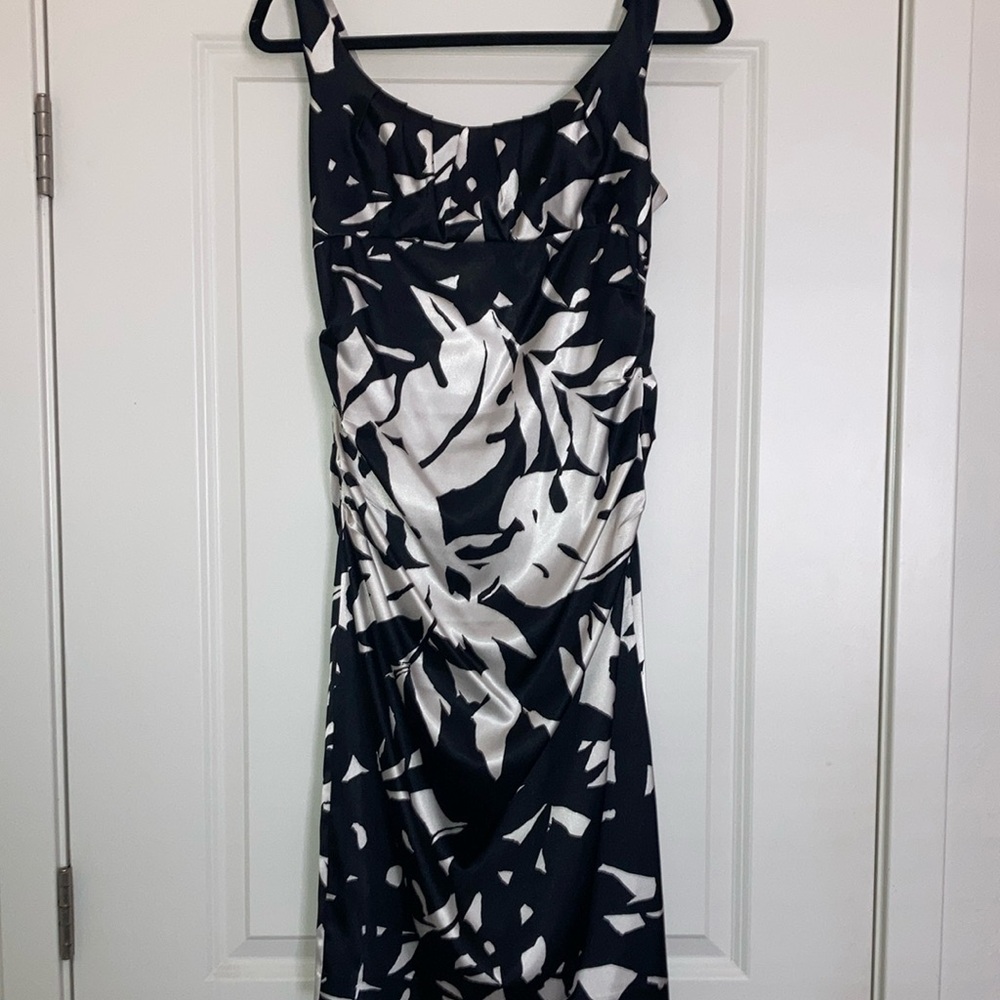 London Times Black and White Ruched Sheath Dress